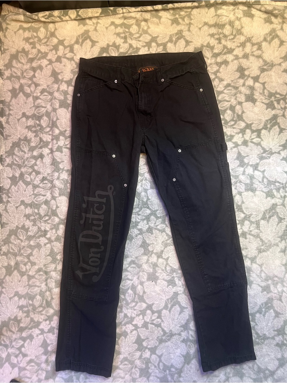 Von Dutch men’s Black cargo Jeans with Subtle Logo Panel